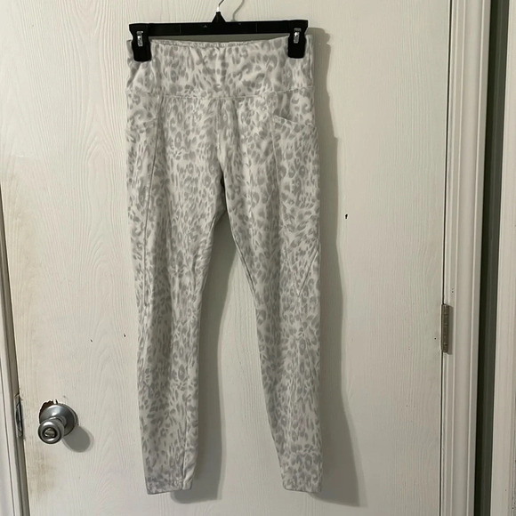Jockey Animal Print Capris Leggings With Pockets Size Small - Picture 1 of 6